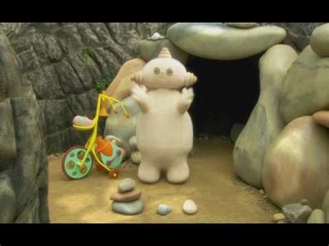 Makka Pakka Song - In The Night Garden - YouTube