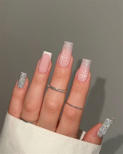 22+ Classy Christmas Nail Inspirations (2025) - DrExplains