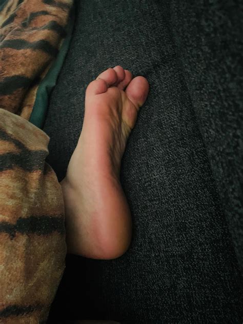 Sleepy foot by Orangeput33 on DeviantArt