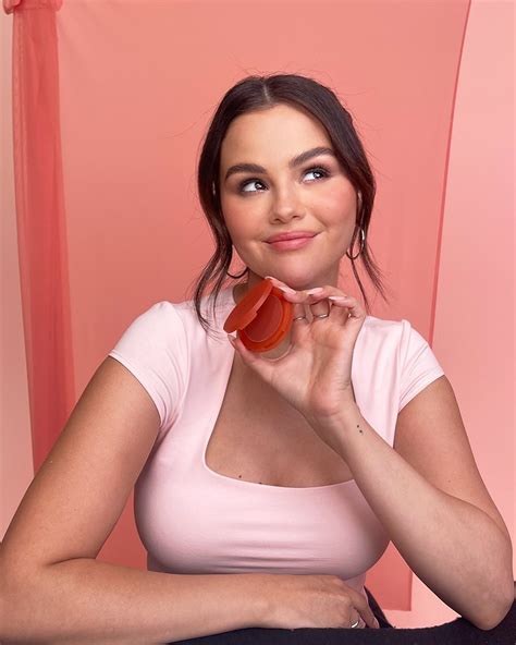 What Selena Gomez's Latest Instagram Post REALLY Means - 8kq5y5b