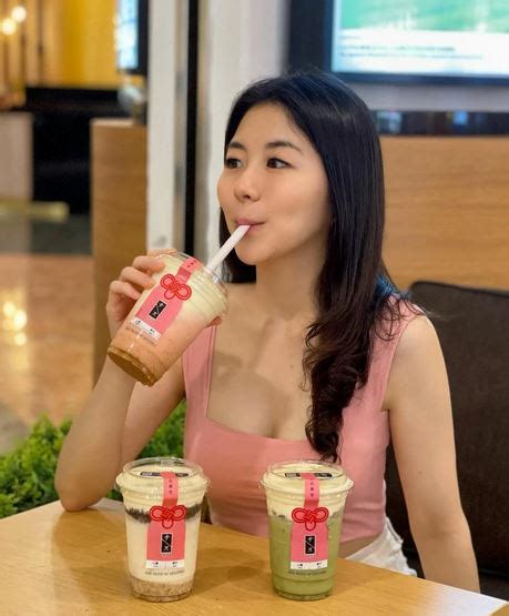 Gambar Kopi dan Wanita Cantik Nan Seksi