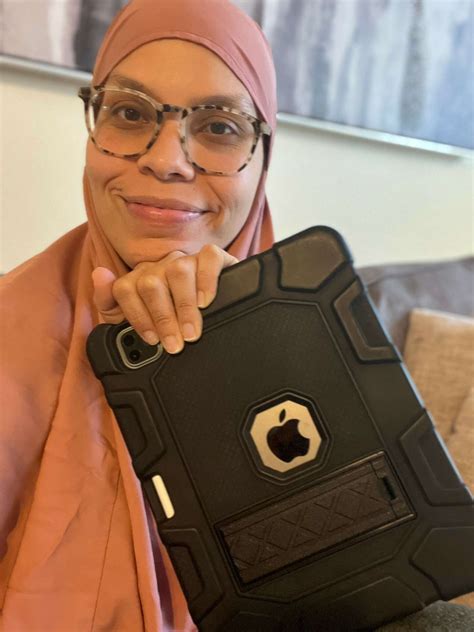 Meet Daniela Ortiz – CanvasRebel Magazine