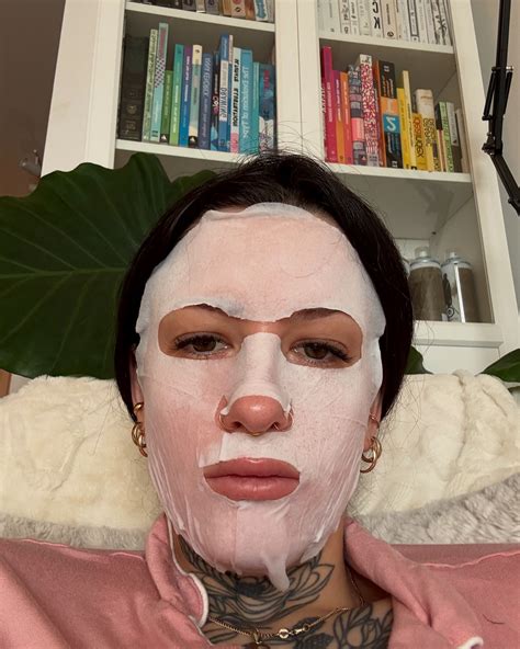 Alison Doyle | Your weekly reminder that I’m 6’4 in my shortest heels #