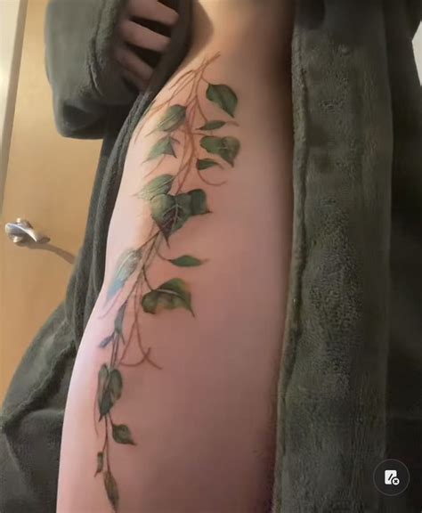 Leaf vine tattoo leg and hip | Green tattoos, Vine tattoos, Thigh ...