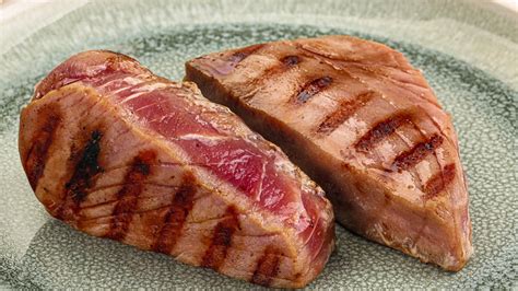 The Safest Cooking Method For Ultra Rare Tuna Steaks