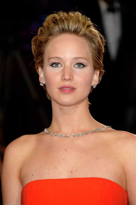 Jennifer Lawrence requests nude pics investigation