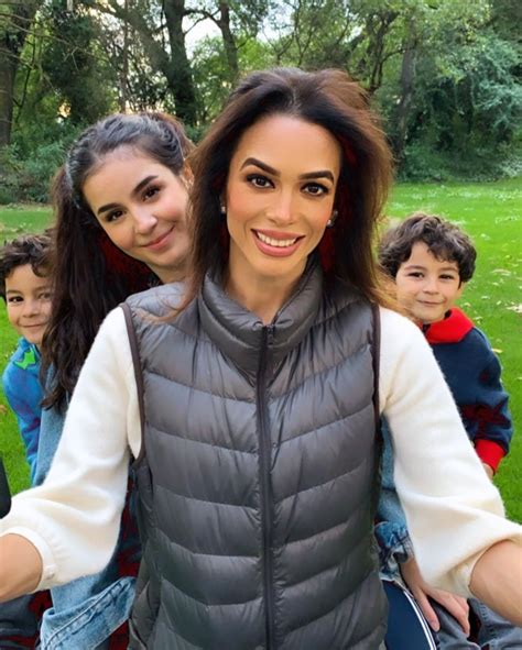 Biby Gaytán sorprende con fotos inéditas de su infancia