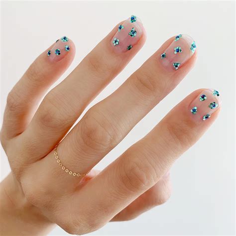 Τι και αν είναι φθινόπωρο; Τα floral manicure είναι παντού αυτή τη ...