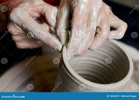 De Werkende Klei Van De Pottenbakker Stock Afbeelding - Image of creëer ...