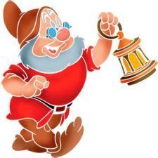 Трафарет Мудрый гном с фонариком | Smurfs, Character, Fictional characters