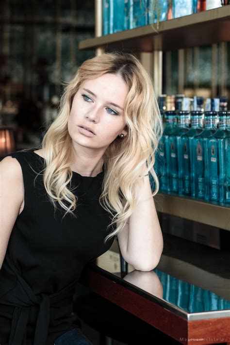 Fashion-model-blog-blogger-miriam-ernst-german-blonde-girl-black-be