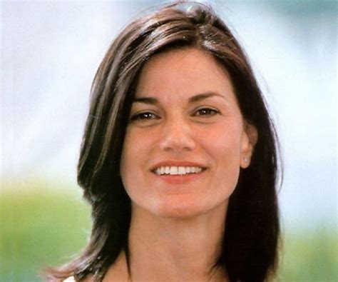 Linda Fiorentino Gallery | Super Stars Bio
