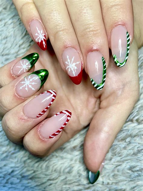 did some christmas nails today 🎄🎅🏻 : r/NailArt