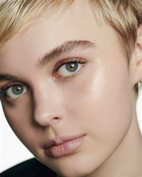 BAUME ESSENTIEL Multi use Glow Stick Sculpting | CHANEL