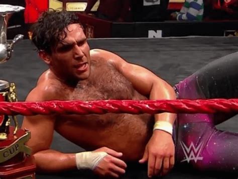Noam Dar : WrestleWithThePackage