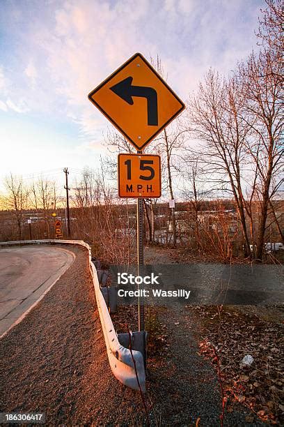 petunjuk arah rambu jalan foto stok  gambar  alam