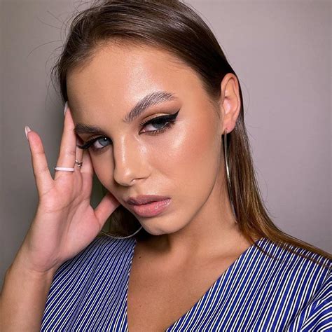 ВИЗАЖИСТ | МАКИЯЖ | СПб 🧚🏻‍♀️ в Instagram: «Просто оставлю это без ...