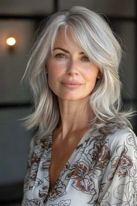 40 Hairstyles 50 Year Old Women Will Find Chic and Stylish 81 | Low
