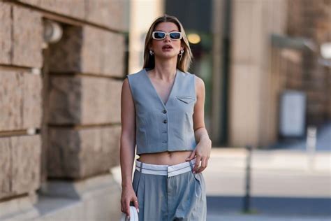 inspirasi padu padan outfit pakai suit vest tampil chic