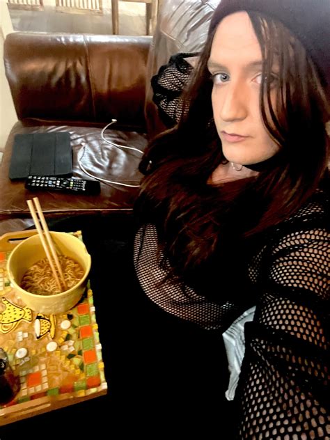femboy in need of cooking lessons😅🤭 noodles is the base of my existence