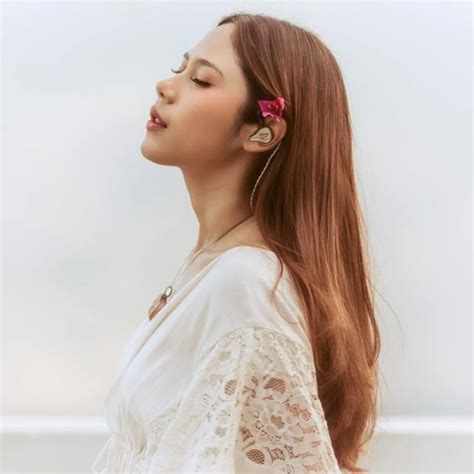 4 Fakta dan Profil Nadin Amizah, Pelantun Lagu ‘RAYUAN PEREMPUAN GILA