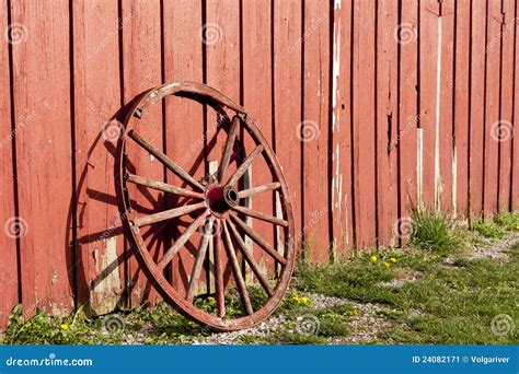 Rustic Wagon Wheels Royalty-Free Stock Photo | CartoonDealer.com #44991825