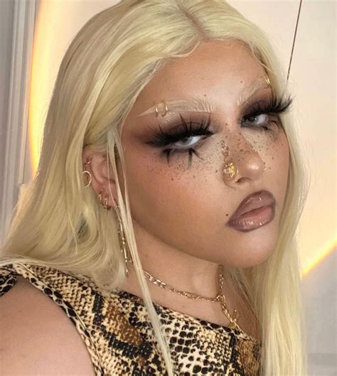 𝐏𝐈𝐍: 𝐬𝐢𝐥𝐤𝐦𝐨𝐜𝐡𝐚𝐬 ♡ | Alternative makeup, Makeup looks, Pretty makeup