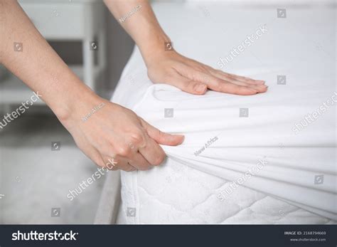 how to put a fitted sheet on a bed