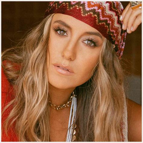 Lainey Wilson's Height, Weight, and Body Measurements Revealed ...