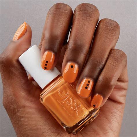 simple halloween nail design 10