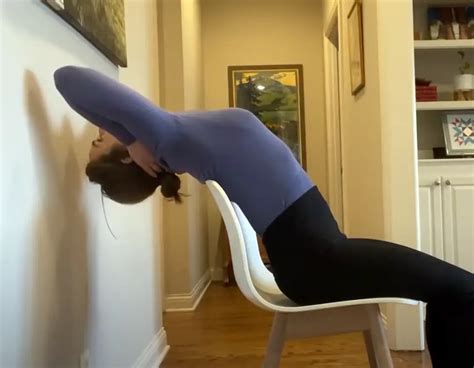 Upper Back Stretches for Pain Prevention - Physical Therapy in Motion