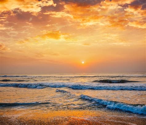 Premium Photo | Morning sunrise on ocean beach