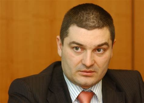 Васил Христов напуска Първа инвестиционна банка
