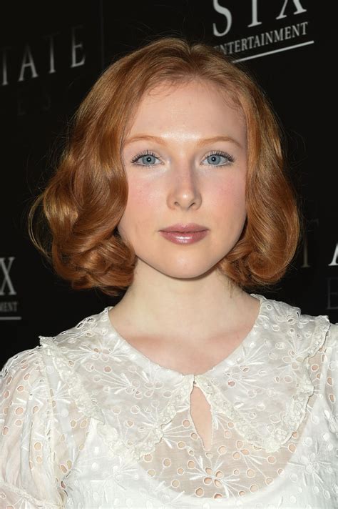 Molly Quinn assiste à des premières | Castle