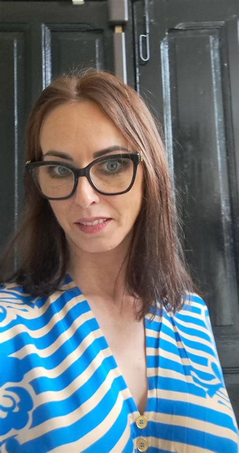 Eva is 3.17 miles from you 📍 👤 Eva sent you a friend request