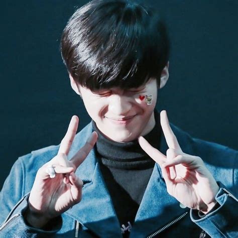 Yan'an | Peace gesture, Yan, Peace