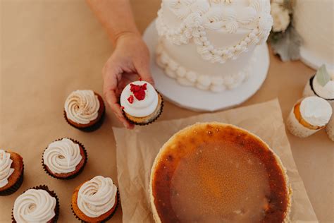 ABOUT US • Custom cake bakery for weddings, birthdays and events on the