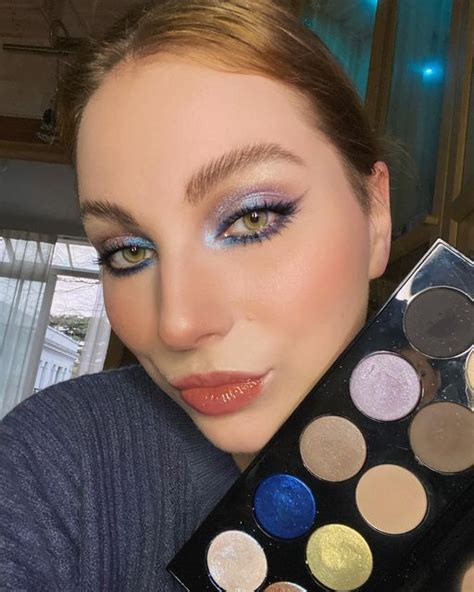 свет, камера, макияж on Instagram: "Merry Christmas my lovelies 🌌💙 don ...