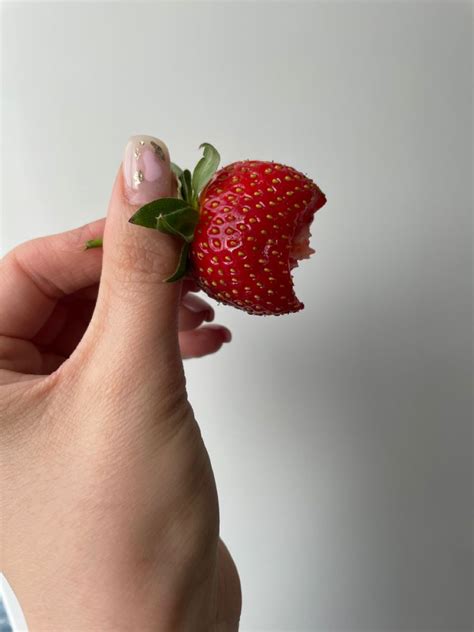 Первая клубника этого года 🍓