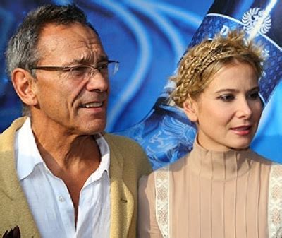 Де-Факто - Дочь Андрея Кончаловского до сих пор в тяжелом состоянии