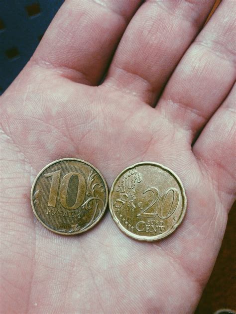 В магазине дали сдачу 20 рублей, только дома понял, что тут что-то не ...