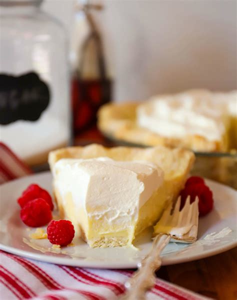 Vanilla Cream Pie - Easy & Delicious!