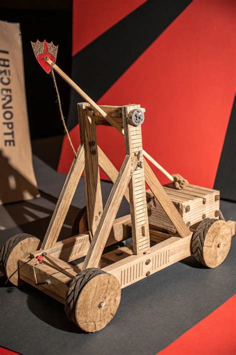 creative catapult ideas  diy enthusiasts moss twine
