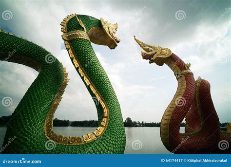 Скульптура змея Naga стоковое изображение. изображение насчитывающей ...