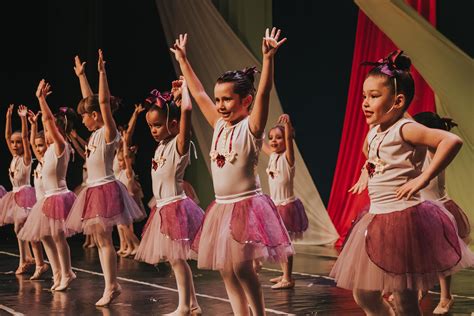 Movimento Corporal Na Dança - A arte do movimento corporal: no Dia Internacional da Dança, conheça os ...