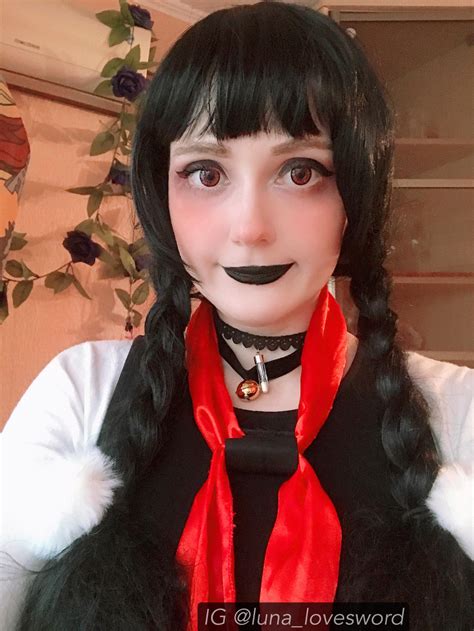 Pioneer Wednesday Addams cosplay by @Luna_Lovesword 🌙🖤🗡 | Scrolller