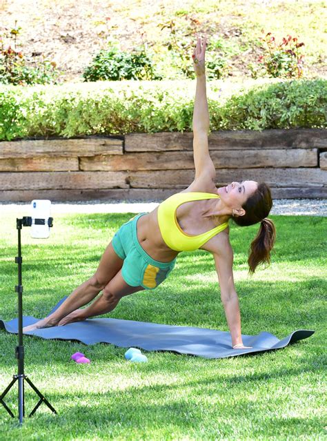 Brooke Burke – Toned Body in Sexy Yoga Session in Malibu - Hot Celebs Home