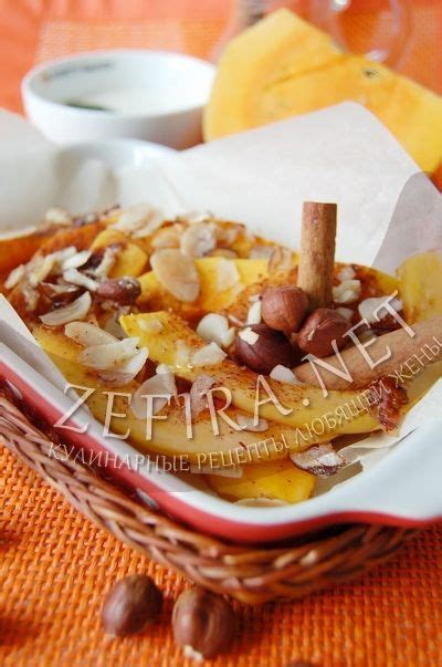 Тыква с медом, корицей и орешками, запеченная в духовке кусочками ...