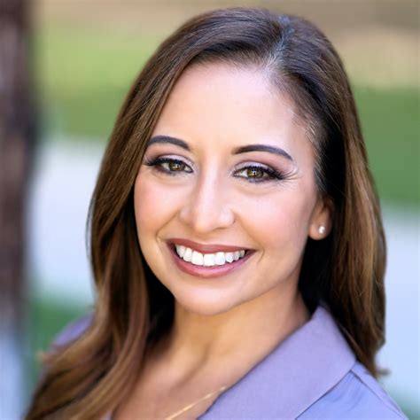 Veronica Lake, Ventura, CA Real Estate Associate - RE/MAX Gold Coast