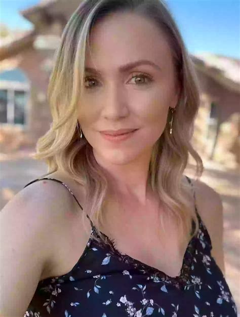 OnlyFans model explains how she makes money despite having a free